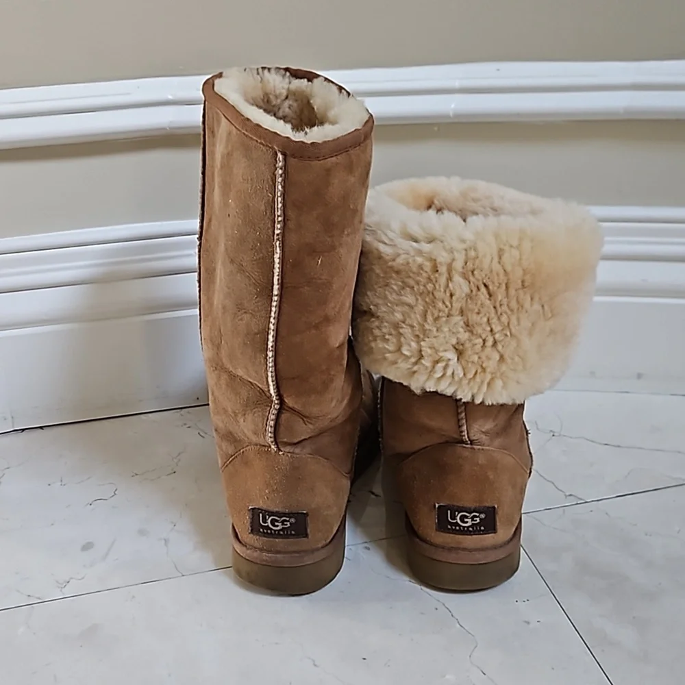 UGG AUSTRALIA SHEEPSKIN CLASSIC  TALL BOOTS CHESTNUT SIZE 7 $200 - Picture 6 of 7